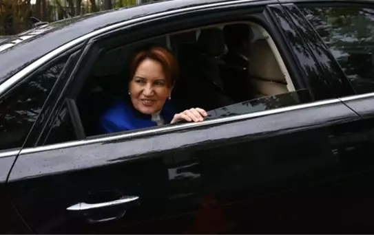 Meral Akşener, Dilekçesini İçişleri'ne Verdi! Partisinin İsmi Belli Oldu: İyi Parti