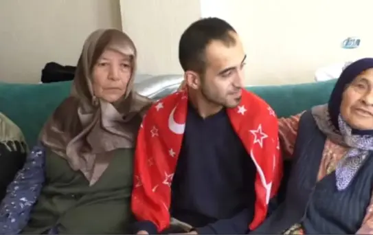 Lösemi Tedavisi Gördüğü İçin Askere Uğurlayamadığı Oğlunu Sosyal Medya Grubu Uğurladı