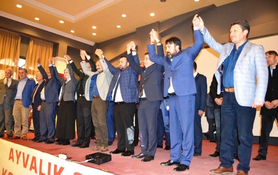 AK Parti Ayvalık İlçe Kongresi'nde Başkanlığa Hasan Kıtay Seçildi
