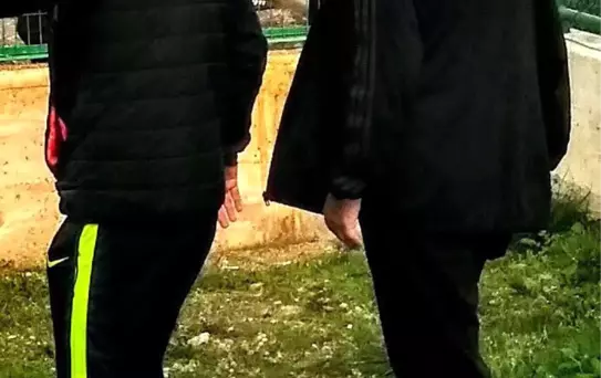 Sahaya Atılan Yabancı Cisimler Sporcuları Yaraladı