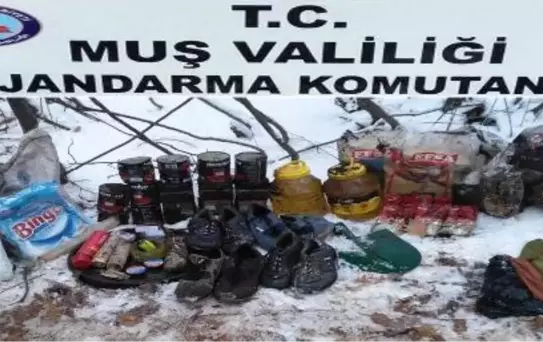 Muş'ta Toprağa Gömülü Patlayıcı ve Yaşam Malzemesi Bulundu