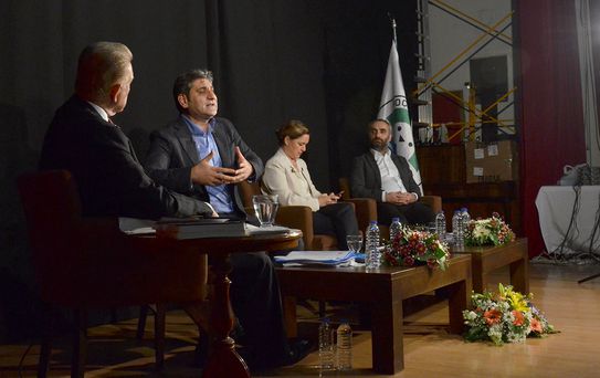 ''Uğur Dündar'la Halk Arenası'' Foça'dan Seslendi