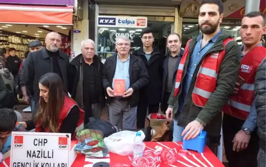Nazilli'de CHP'li Gençler Çocukları Sevindirdi