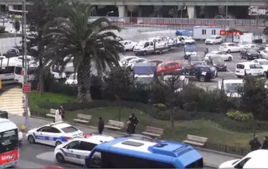 Kadıköy'deki Otopark Gerginliği : Kadıköy Belediyesi Ekipleri Ayrıldı, İspark Gişesi Konuldu..