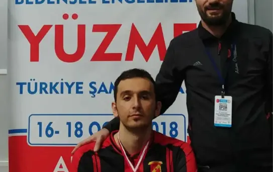 Yüzme Sevdası Yüzünden Sakat Kaldı Ama Pes Etmedi