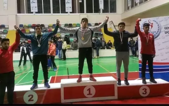 Güreşte İl Birincilikleri Bandırma'nın