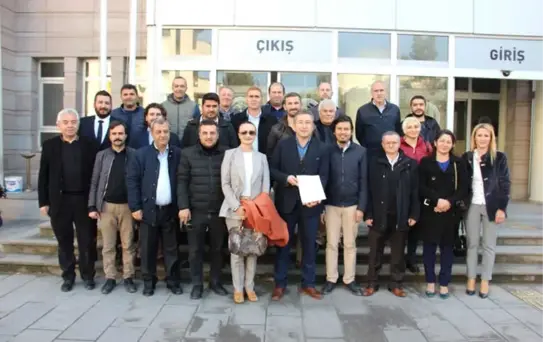 Kuşadası AK Parti'nin Yeni İlçe Başkanı ve Yönetimi Mazbatalarını Aldı