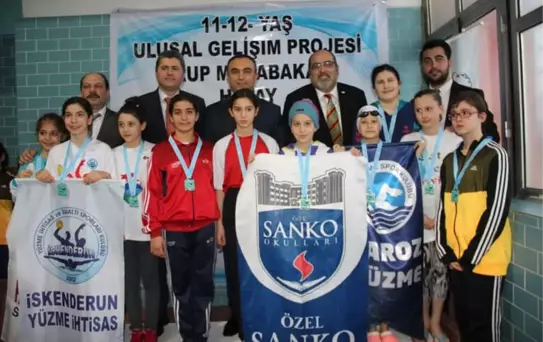Yüzme Şampiyonası Grup Müsabakaları İskenderun'da Başladı