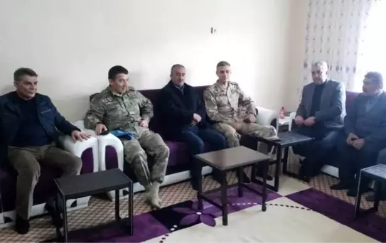 Kaymakam Özkan ve Komutanlardan 'Zeytin Dalı Harekatı'nda' Yaralanan Askerlere Ziyaret