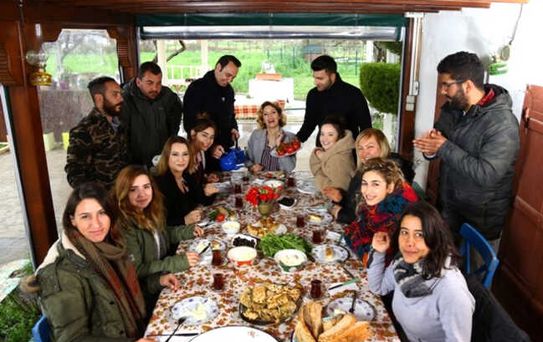 Kalk Gidelim' Setinin Kadınlarına Büyük Jest