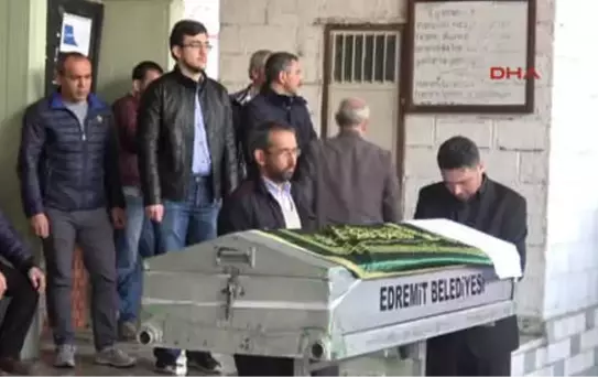 Balıkesir Adliyede Kalp Krizinden Ölen O Baba Toprağa Verildi