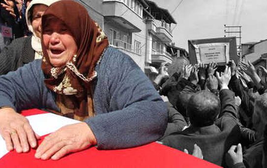 Afrin Şehidinin Annesi Feryadıyla Yürek Dağladı: Çatık Kaşlı Oğlum Benim, Nereye Gidiyorsun
