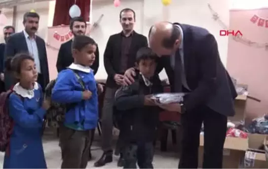 Şanlıurfa Hilvan'da Yoksul 700 Öğrenciye Kıyafet Yardımı