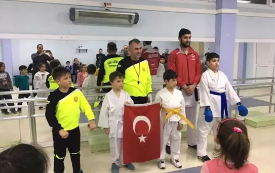 Foçalı Minik Karateciler Turnuvaya Hazırlanıyor