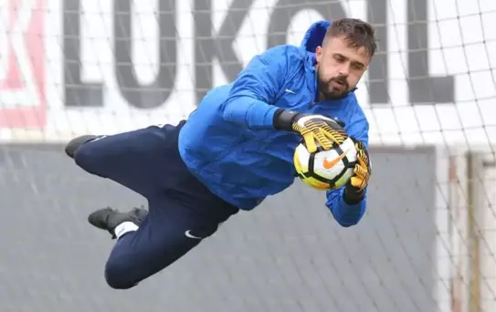 Kaleci Onur Recep Kıvrak'ın Müzmin Sakatlığı Yine Başına İş Açtı