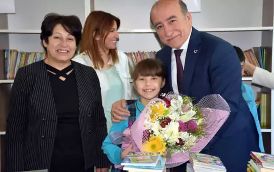 'Bir Kitap Yolla, Bin Çocuk Okusun'