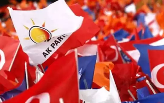 AK Parti'nin Aday Listesinde Dikkat Çeken Hata: 3 İsim İlkokul Mezunu Olarak Gösterildi