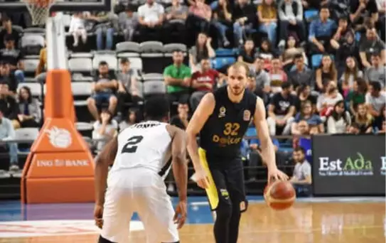 Sakarya Büyükşehir Basket-Fenerbahçe Doğuş: 54-77
