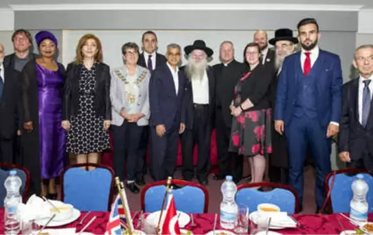 Londra Belediye Başkanı, Türklerle Oruç Açtı