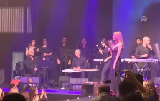 Lübnanlı Sanatçı Nancy Ajram Konser Verdi