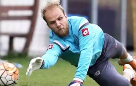 Erzurumspor, Hakan Canbazoğlu ve Erhan Çelenk ile Sözleşme Yeniledi