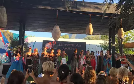 Mehmet Gündem Beach Wear Defilesi İle Fırtına Gibi Esti