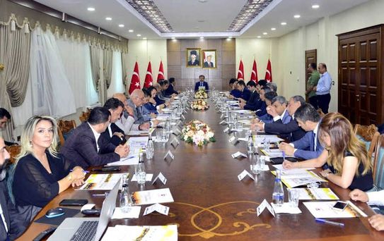 Vali Güzeloğlu, Diyarbakır Tanıtım Günleri Konulu Toplantıya Başkanlık Etti