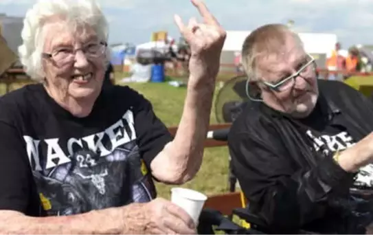 Almanya'da, Huzurevinden Kaçan İki Yaşlı Adam Heavy Metal Festivalinde Bulundu