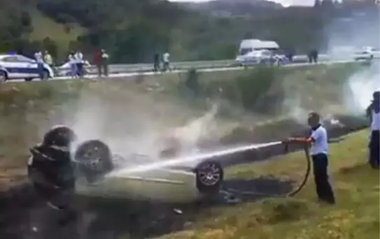 Samsun'da Seyir Halindeyken Yanmaya Başlayan Otomobil Takla Attı: 4 Yaralı