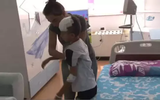 Başına Demir Saplanan 7 Yaşındaki Fırat, Hayati Tehlikeyi Atlattı
