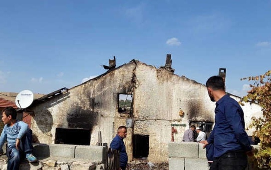 Çıkan Yangında Kış Öncesi Evsiz Kaldılar