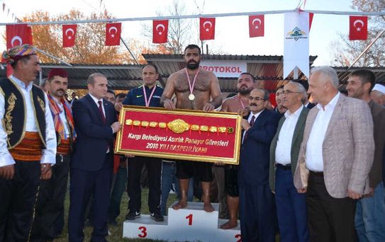 Kargı'da Güreşlerinde Şampiyon Ünal Karaman
