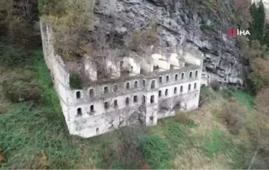Anadolu'nun İlk Manastırlarından Vazelon Manastırı Muhteşem Bir Doğanın Tam Ortasında Yer Alıyor