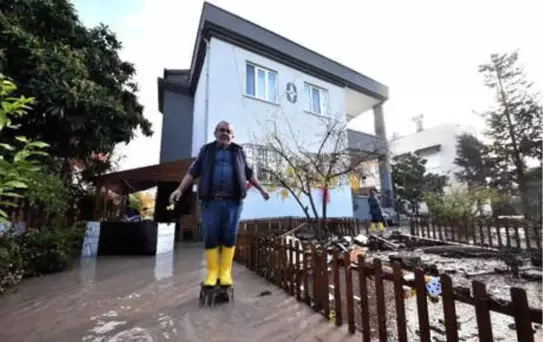 Kuvvetli Sağanak Kemer'i Vurdu