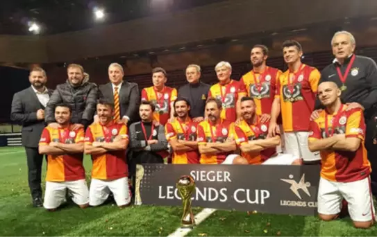 Galatasaray Veteranlar Takımı Almanya'da Şampiyon Oldu