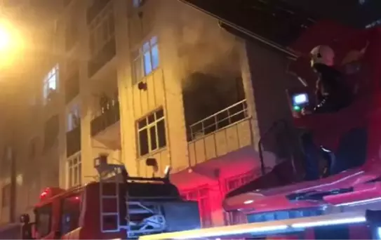 Bağcılar'da Yangın: Mahsur Kalan 5 Kişi Kurtarıldı