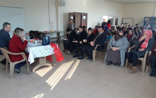MHP Kadın Kollarından Anlamlı Konferans