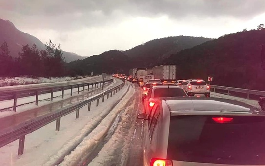 Korkuteli'nde Dolu Yağışı Etkili Oldu