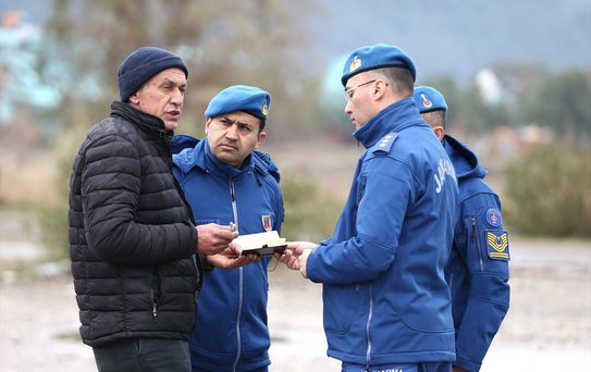 Sessizce Gidiyorum Şimdi Sessiz ve Kimliksiz'