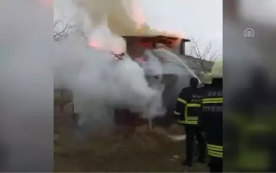 Yangına Müdahale Eden İtfaiye Aracı Çamura Saplandı