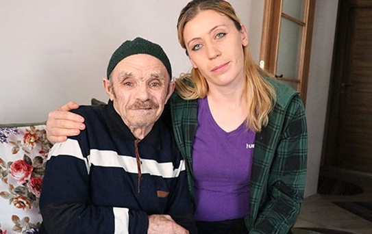 Merhametli Kadın, 7 Yıl Önce Rüyasında Darp Edildiğini Gördüğü Yaşlı Adama Çocuğu Gibi Bakıyor
