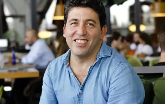 Ünlü Oyuncu Emre Kınay, İstanbul Kadıköy Belediye Başkan Adayı Oldu