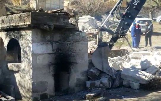 İyi Parti'li Başkan Adayı Otelinin Yıkılmasına Başlandı