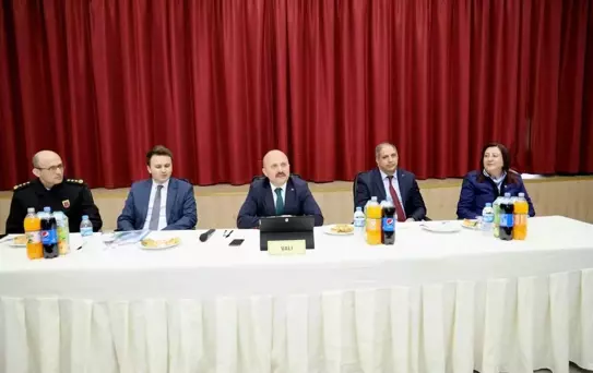 Vali Varol Gümüşhacıköy'de Muhtarlarla Buluştu