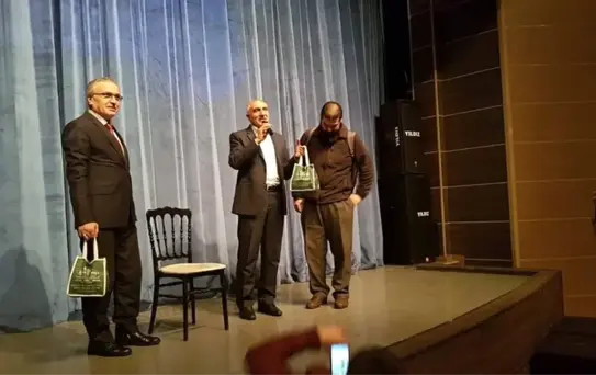 Yetişkinlerin ve Gençlerin Kendini Anlama Sanatı' Konulu Konferans Verildi