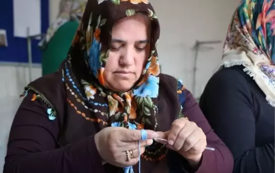 Adıyamanlı Kadınlar Doğayı Korumak İçin Bez Çanta Örüyor