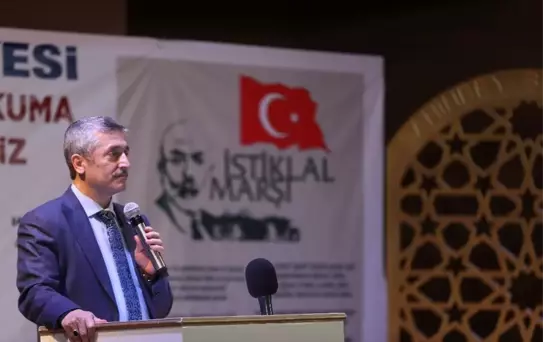 Öğrenciler, İstiklal Marşı'nı En Güzel Şekilde Okumak İçin Yarıştı