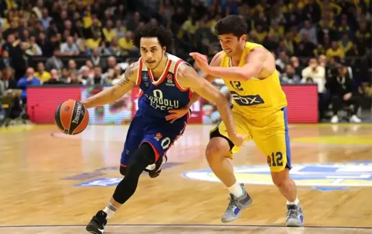 Anadolu Efes, Maccabi'yi Devirdi