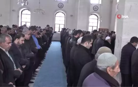 Bilal Erdoğan Yeni Zelanda Şehitleri İçin Gıyabi Cenaze Namazı Kıldı