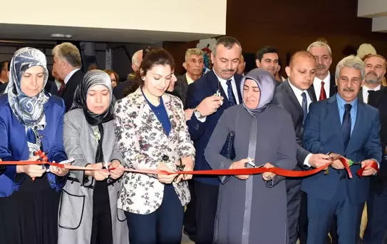 Kırıkkale'de Tezhip, Çini ve Ebru Sergisi Açıldı